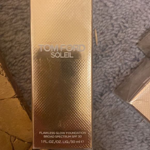 TOM FORD Soleil Flawless Glow Foundation Shade DUSK - Picture 4 of 12